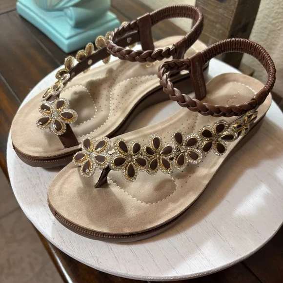 ANDIAMO BROWN SANDALS
Size 5.5
1” heel - Picture 4 of 6
